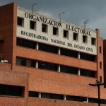 El Tribunal Administrativo de Cundinamarca reconoce falla de la Registraduría Nacional del Estado Civil, pero niega indemnización por falta de prueba.